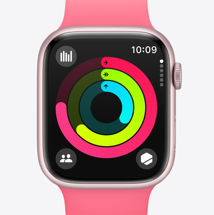 Apple Watch Series 9 s otevřenou aplikací Aktivita, která zobrazuje pokrok uživatele v uzavírání kroužků Pohyb, Cvičení a Stání.