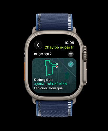 Apple Watch Ultra 3, màu tự nhiên, vỏ titan, Đường Đua, bài tập Chạy Ngoài Trời, dây đeo, Dây Quấn Trail, màu xanh dương/xanh dương sáng