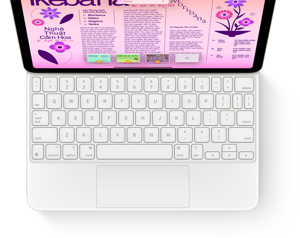 Mặt trên của Magic Keyboard gắn với iPad Pro.