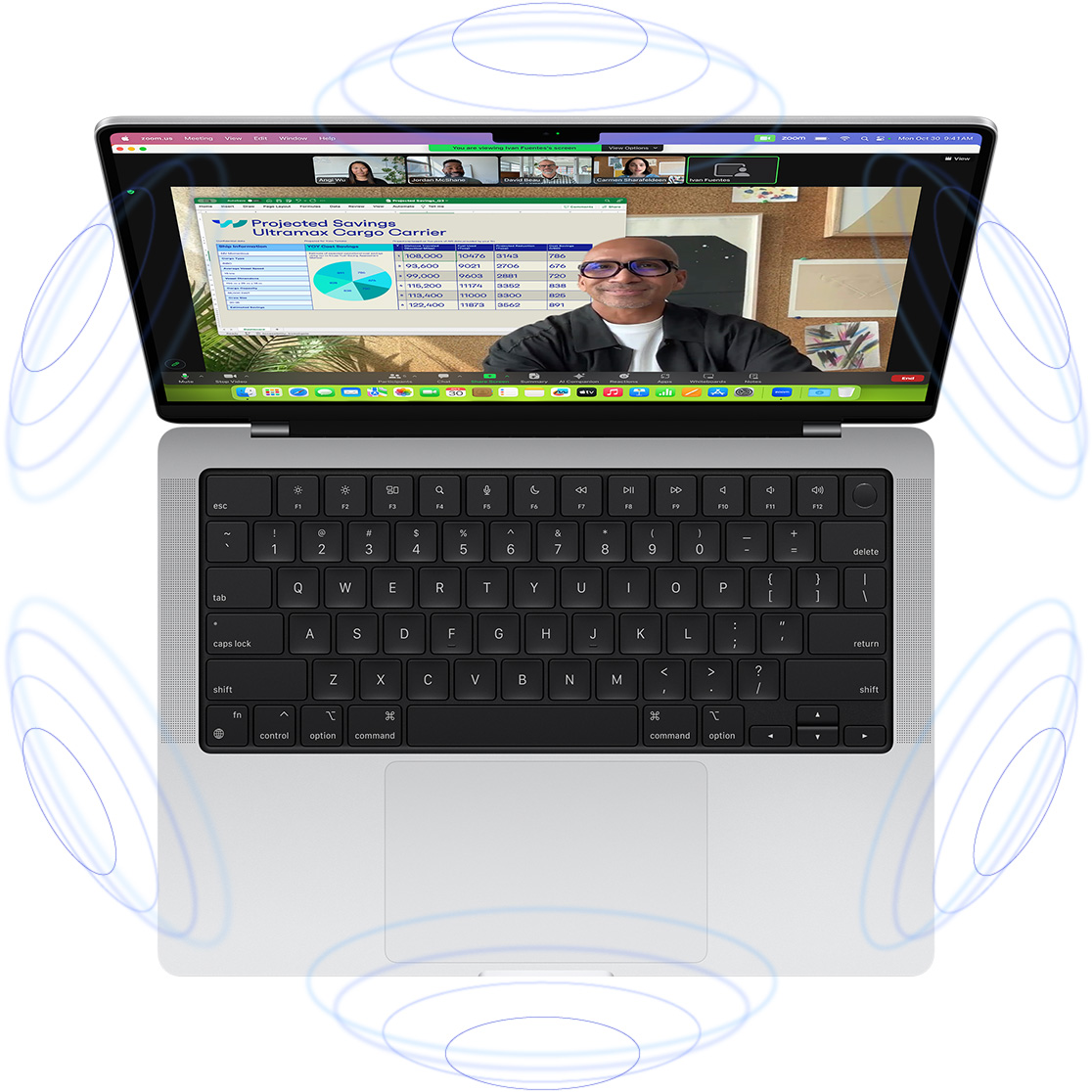 Một cuộc gọi FaceTime trên MacBook Pro, được bao quanh bởi các hình minh họa dạng vòng tròn màu xanh dương để thể hiện trải nghiệm 3D của Âm Thanh Không Gian